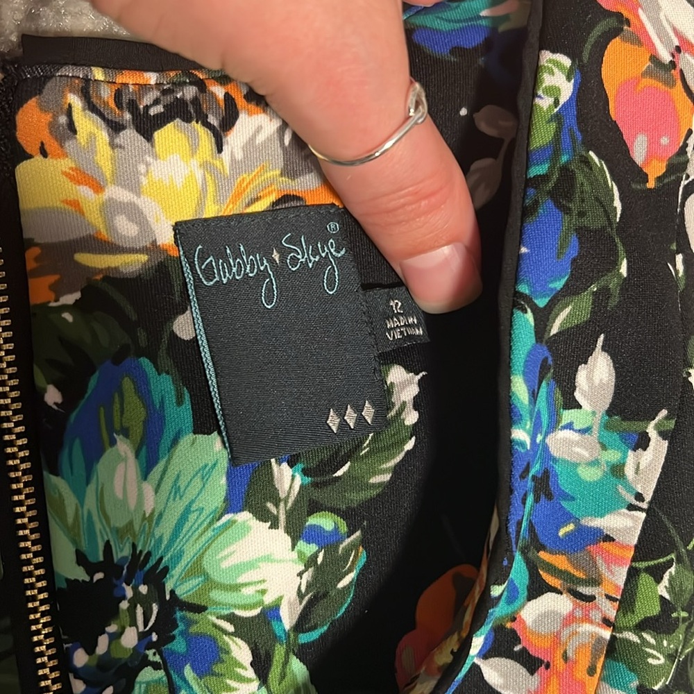 Gabby Skye Fit and Flare Floral Dress - Picture 4 of 9